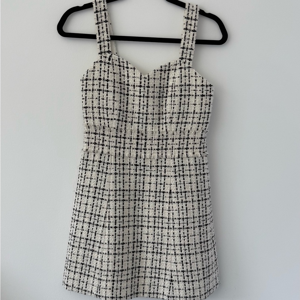 Alice and Olivia
Decker Sweetheart Neck Mini Dress